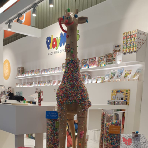 Große Giraffe aus PlayMais® - Idee für den Kindergeburtstag